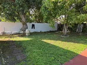 1077 NE 157th Ter, North Miami Beach, FL 33162 - Image #3