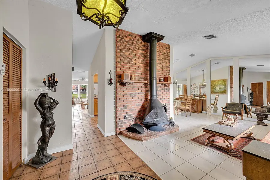 9421 NW 46th Ct, Sunrise, FL 33351 - Image #3