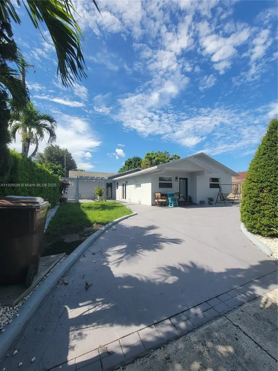 25 E 53rd Ter, Hialeah, FL 33013 - Image #2