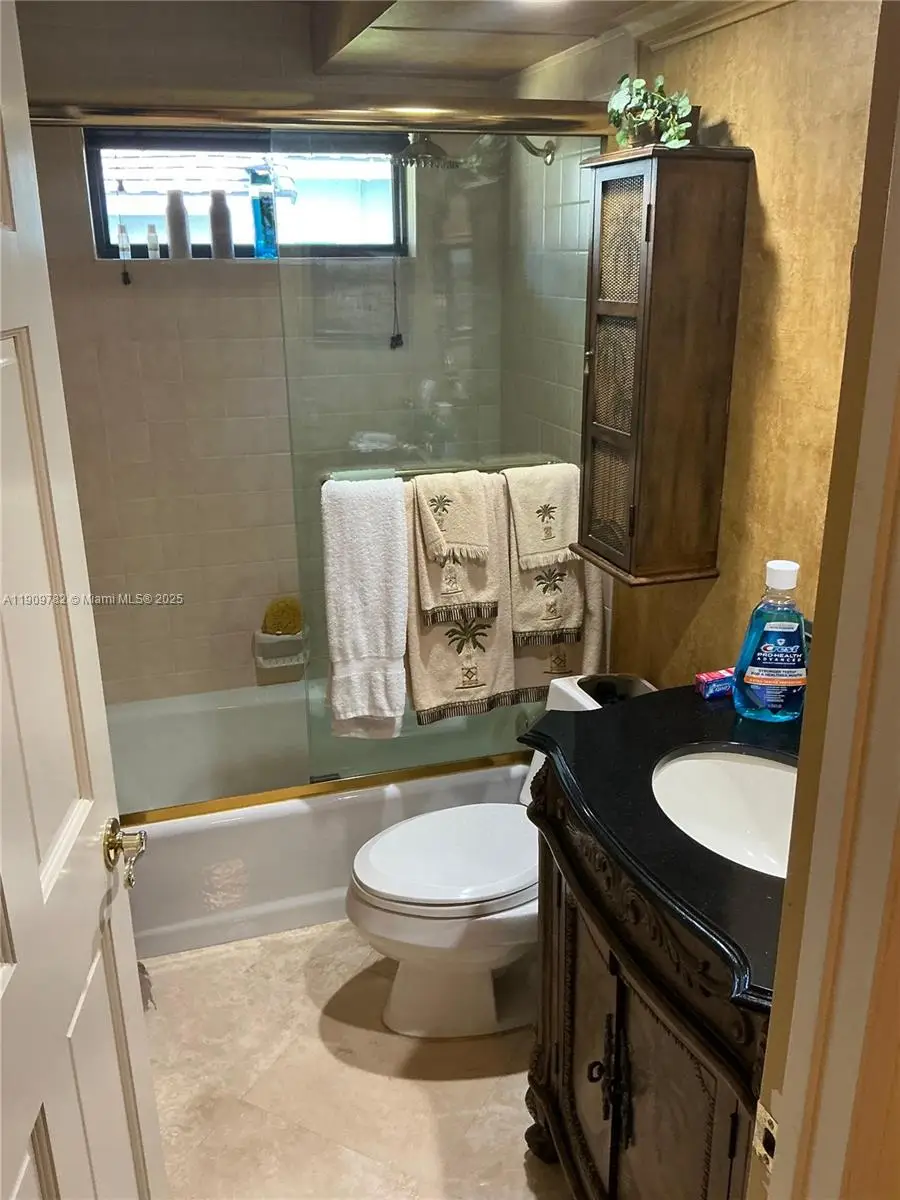 2720 Oak Tree Ln, Oakland Park, FL 33309 - Image #2