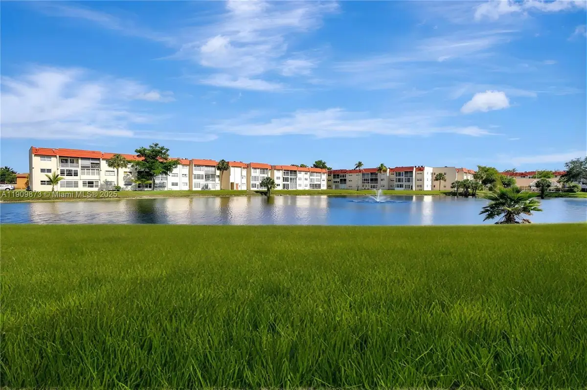 8000 N Sunrise Lakes Dr #207, Sunrise, FL 33322 - Image #1