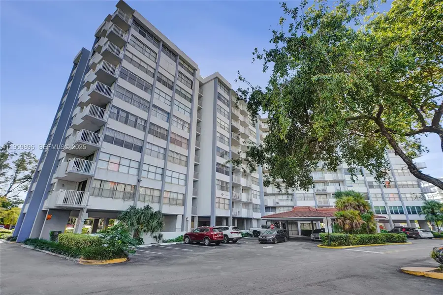 1300 NE Miami Gardens Dr #320E, Miami, FL 33179 - Image #2