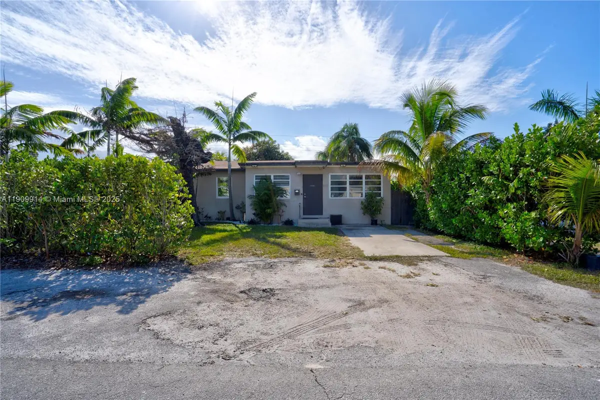 2326 Harding St, Hollywood, FL 33020 - Image #1