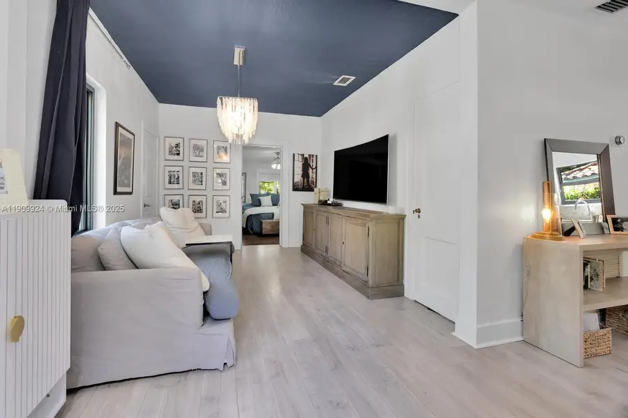 1009 Genoa St, Coral Gables, FL 33134 - Image #3