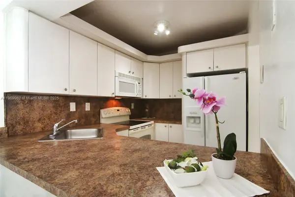 16465 NE 22nd Ave #116, North Miami Beach, FL 33160