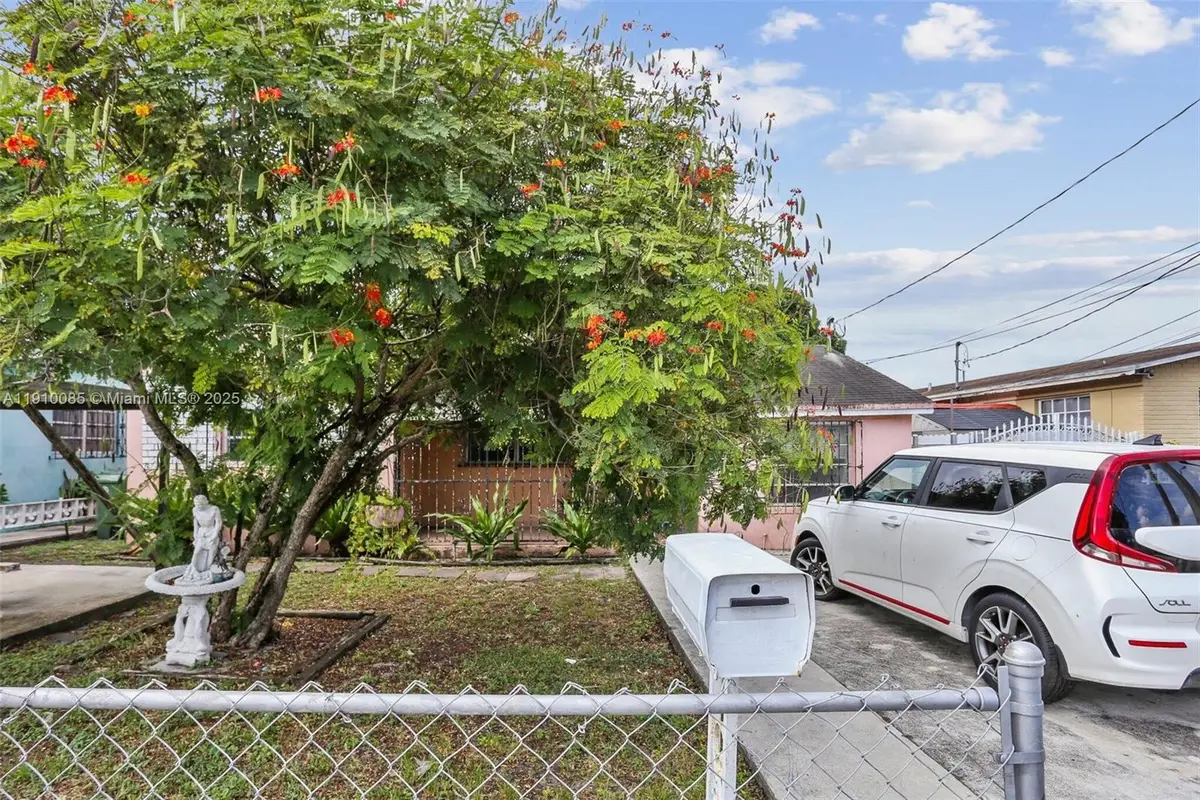 4166 E 10th Ct, Hialeah, FL 33013 - Image #1