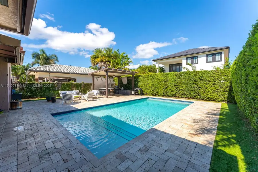 14439 SW 15th St, Miami, FL 33184 - Image #2