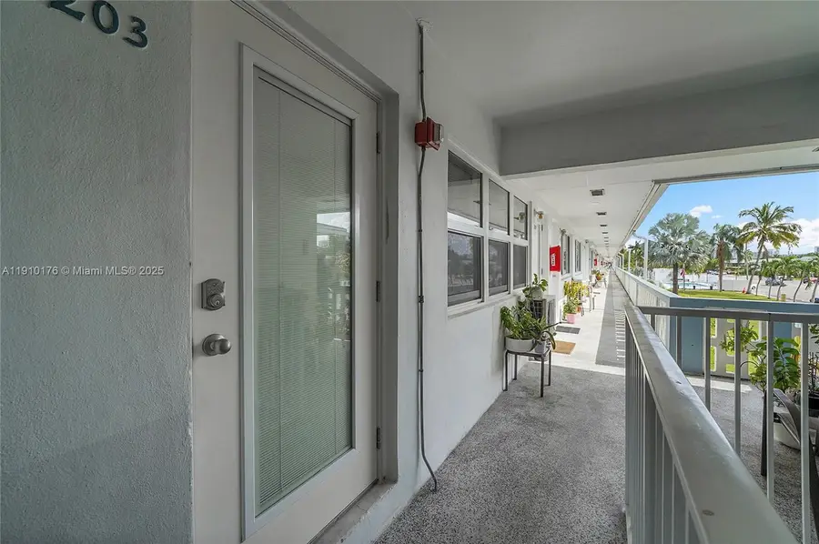 801 Atlantic Shores Blvd #203, Hallandale Beach, FL 33009 - Image #2