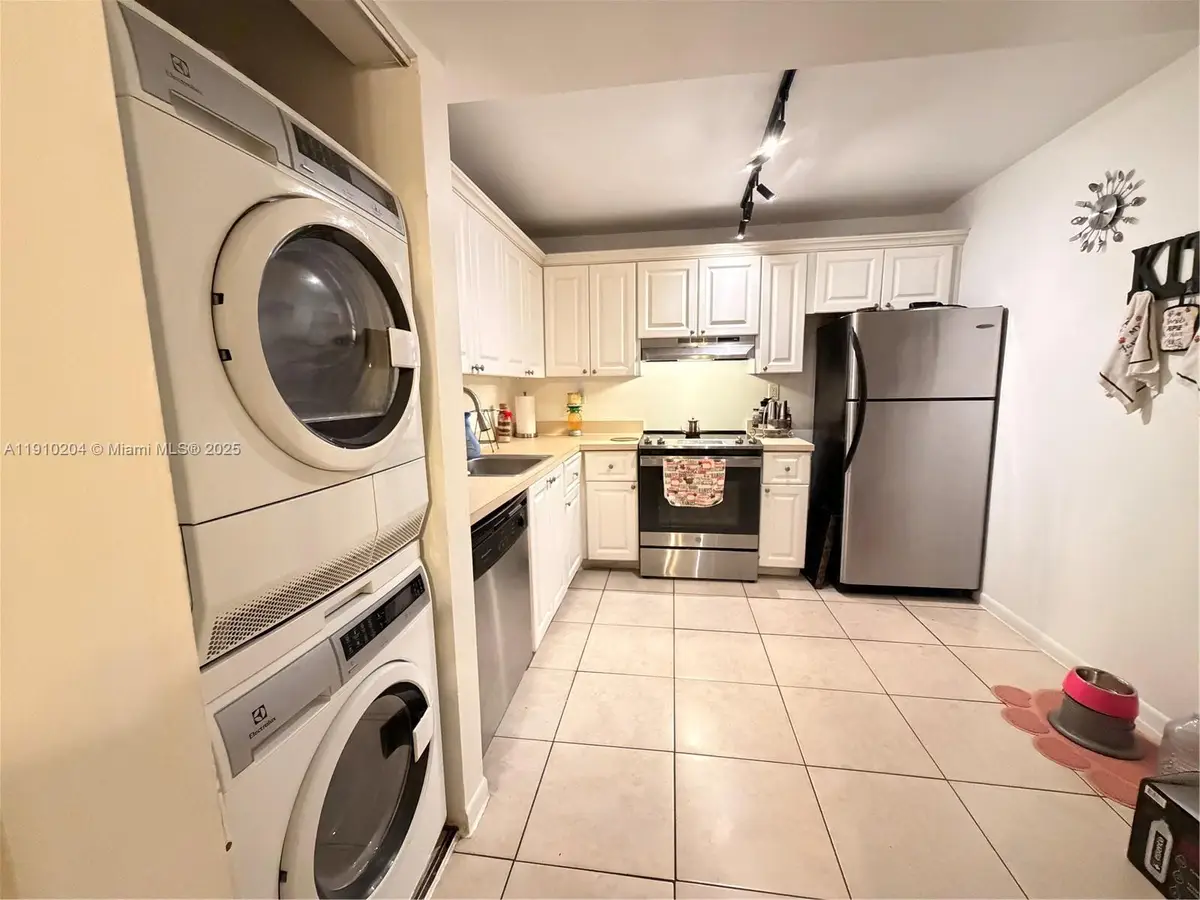 711 N Pine Island Rd #107, Plantation, FL 33324 - Image #1