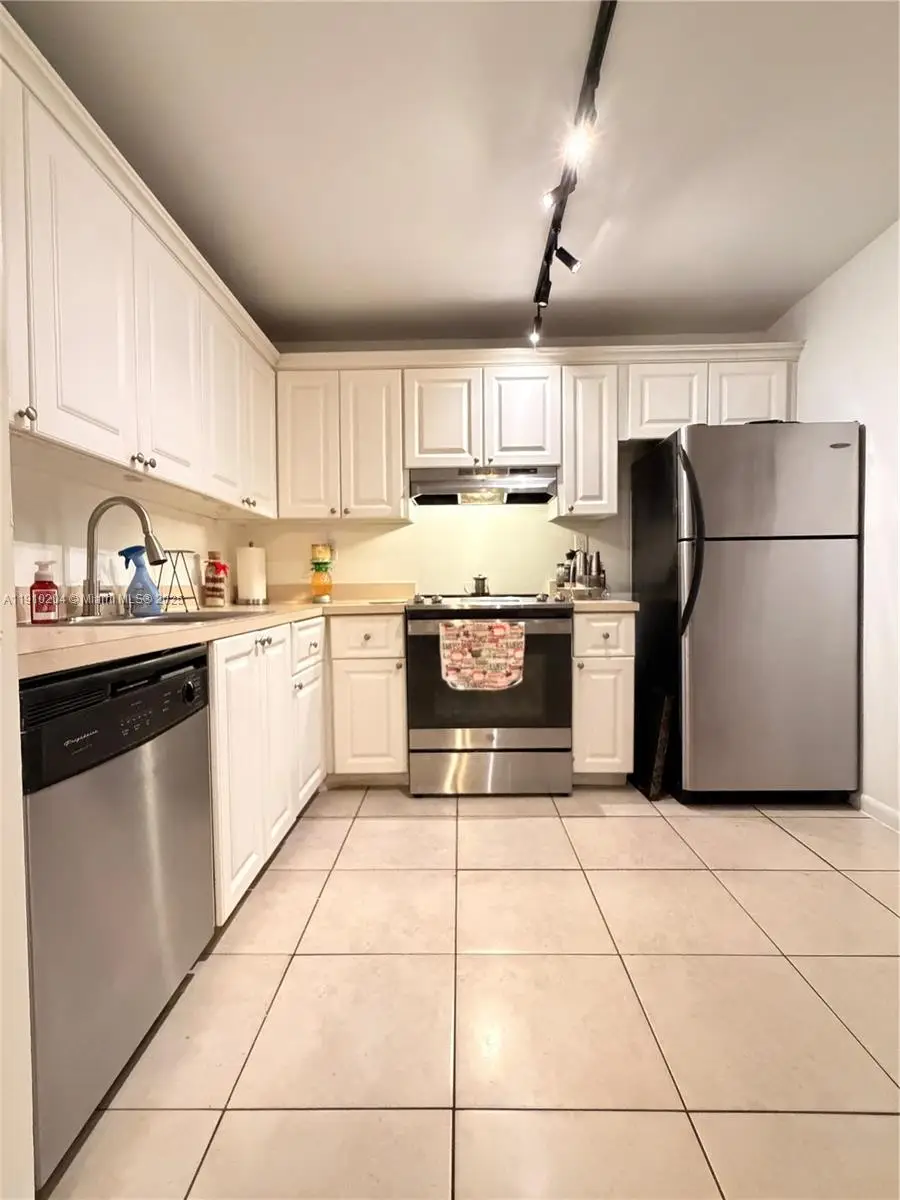 711 N Pine Island Rd #107, Plantation, FL 33324 - Image #2