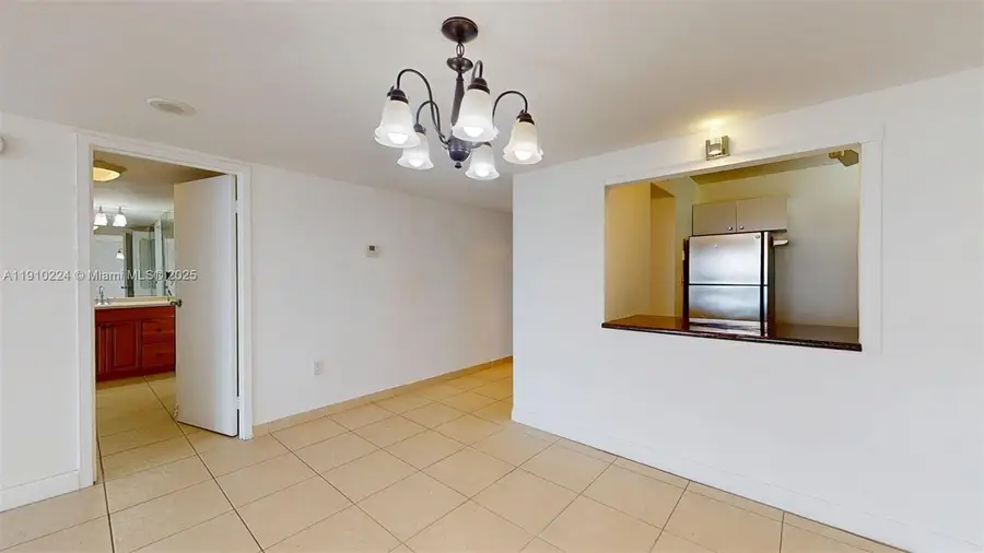 3675 N Country Club Dr #1610, Aventura, FL 33180 - Image #2