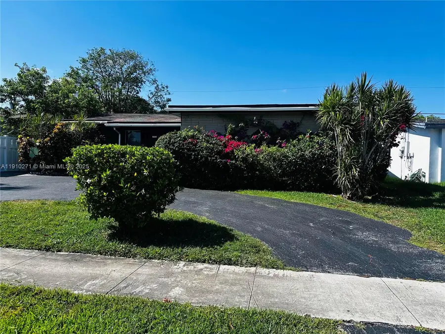 8600 NW 25th Ct, Sunrise, FL 33322 - Image #2