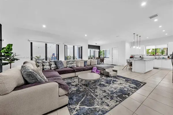 Address Withheld By Seller, Doral, FL 33166