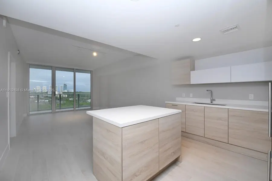 16385 Biscayne Blvd #1219, North Miami Beach, FL 33160 - Image #2