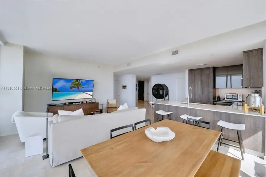 88 SW 7th St #2602, Miami, FL 33130 - Image #2