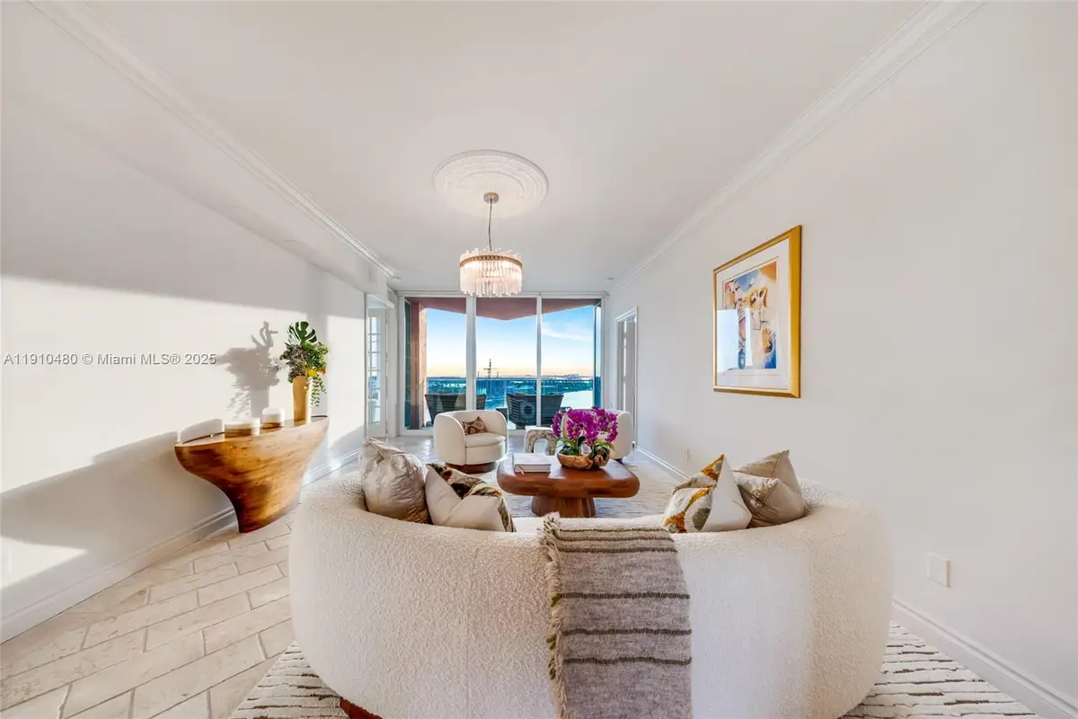 300 S Pointe Dr #1702, Miami Beach, FL 33139 - Image #1