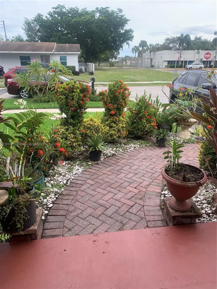321 SW 76th Ter, North Lauderdale, FL 33068 - Image #3