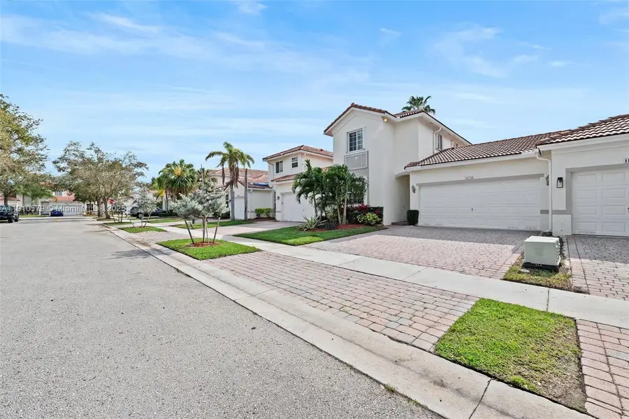 18746 SW 27th Ct, Miramar, FL 33029 - Image #2