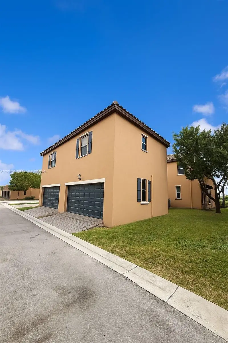 17025 SW 96th St, Miami, FL 33196 - Image #2