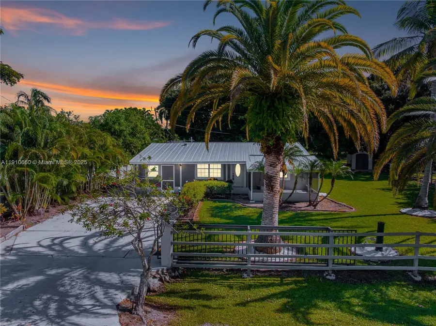 327 Mongomery Ave, Fort Myers, FL 33905 - Image #3