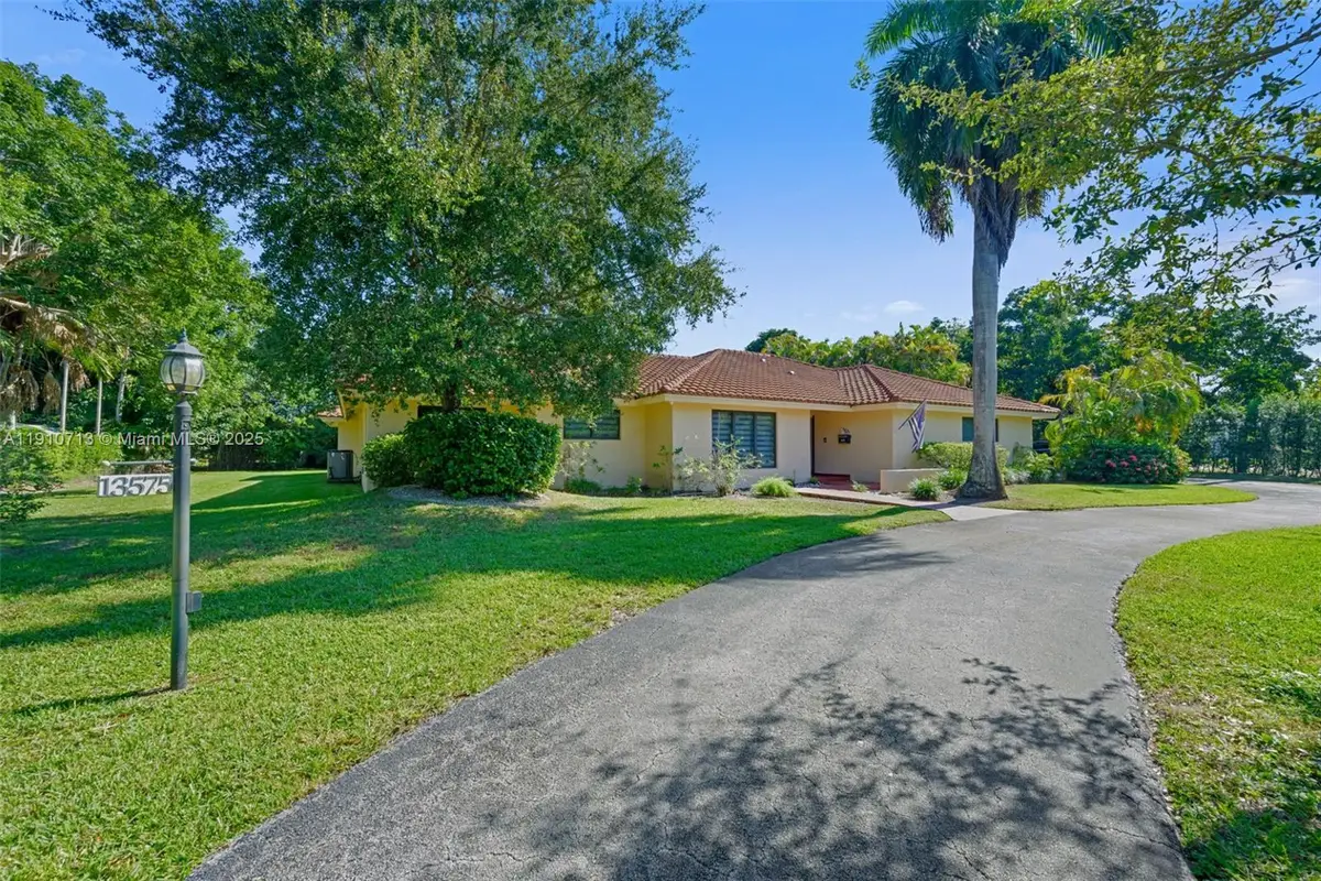 13575 SW 69th Ct, Pinecrest, FL 33156 - Image #1