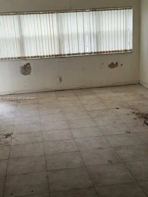 200 Lakeview Dr #102, Weston, FL 33326 - Image #3