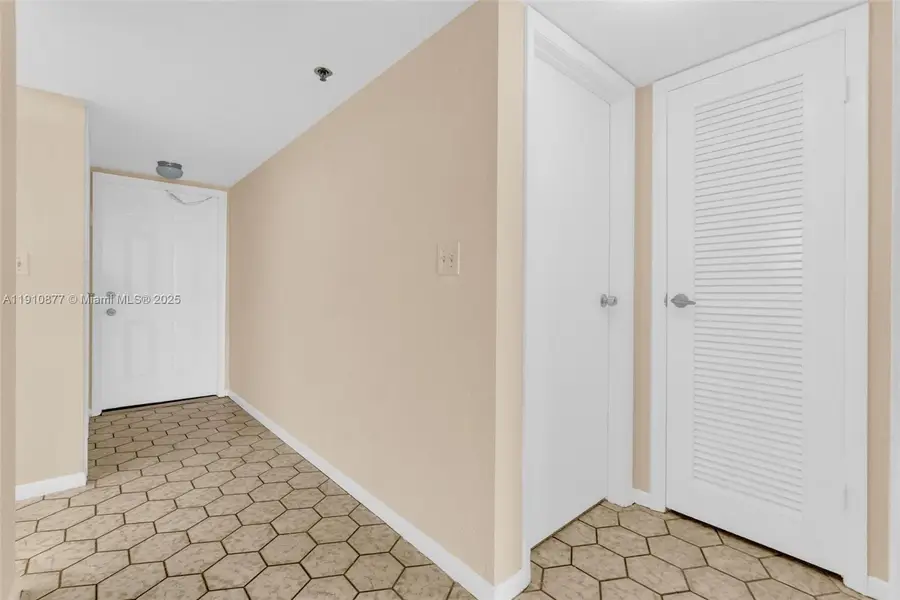 3100 W Rolling Hills Cir #707, Davie, FL 33328 - Image #3