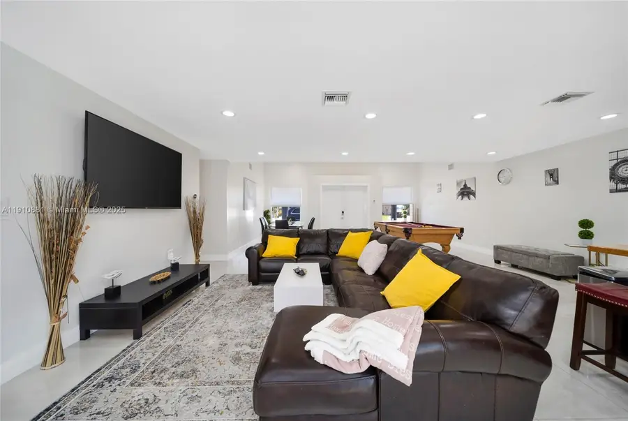 31 SE 12th St, Pompano Beach, FL 33060 - Image #3