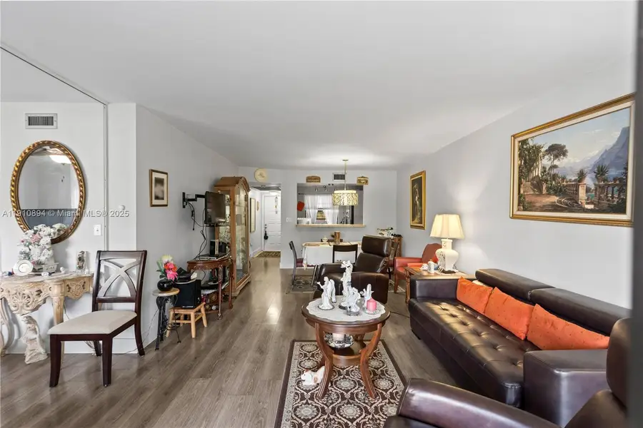 1000 Colony Point Cir #308, Pembroke Pines, FL 33026 - Image #3