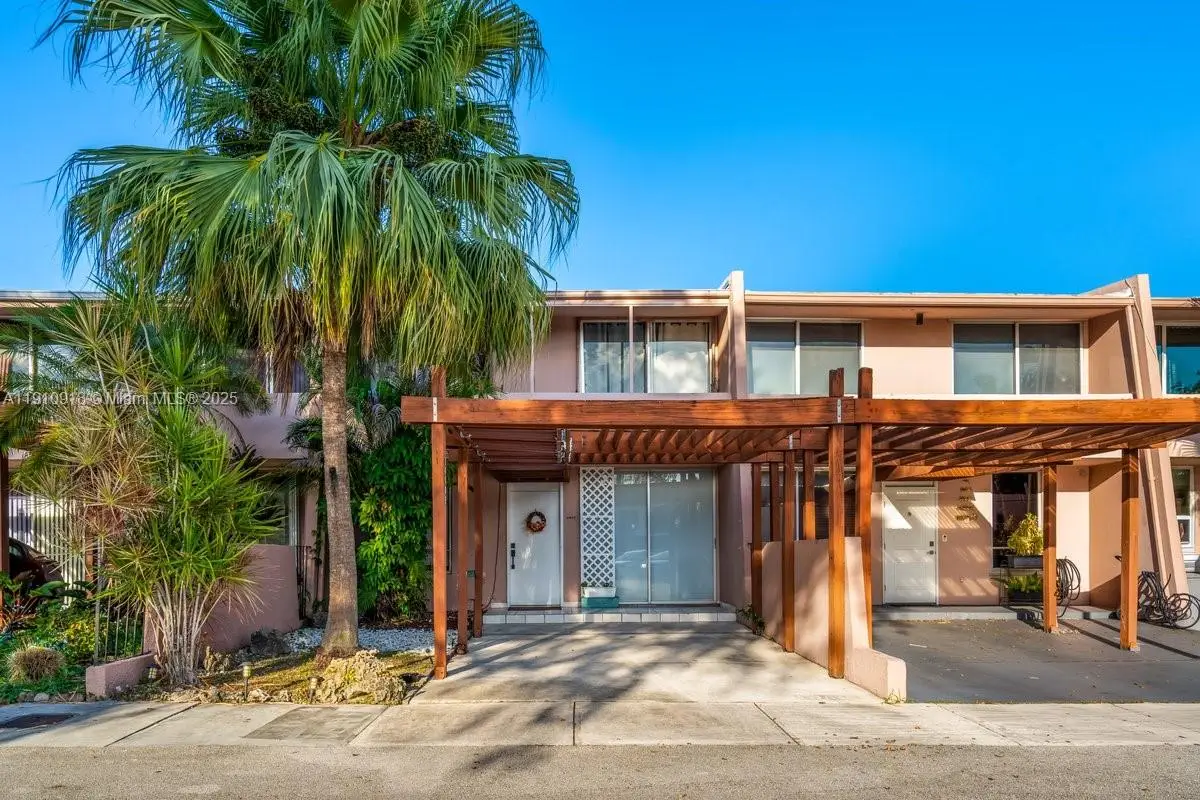 14105 SW Kendale Lakes Cir, Miami, FL 33183 - Image #1