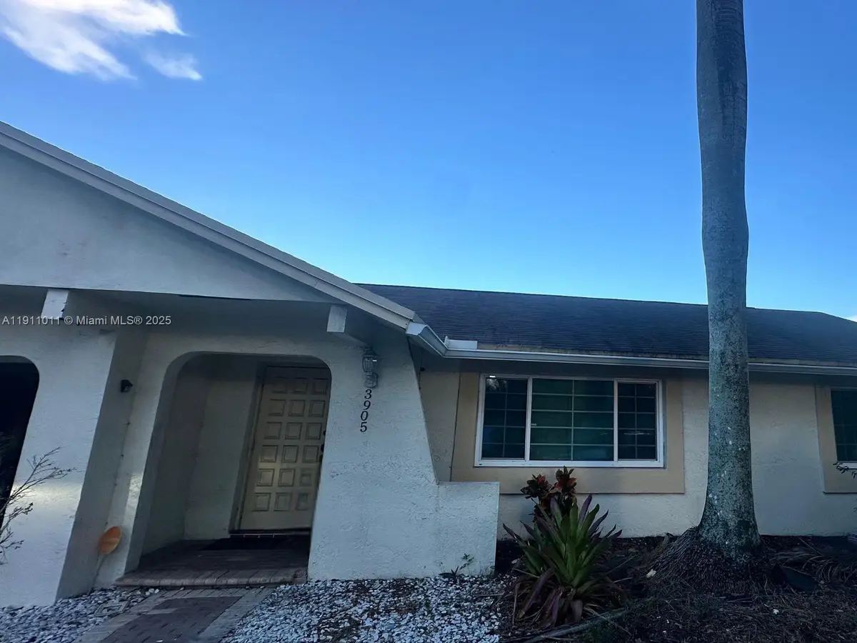 3905 E Woodscape Dr, Miramar, FL 33023 - Image #1