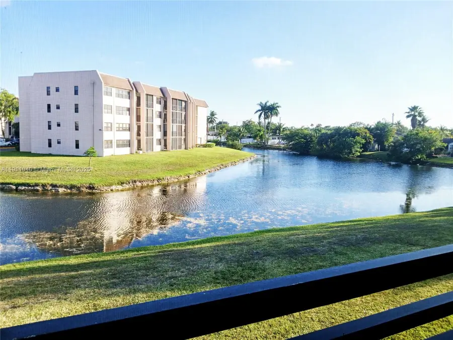 10442 Sunrise Lakes Blvd #203, Sunrise, FL 33322 - Image #2
