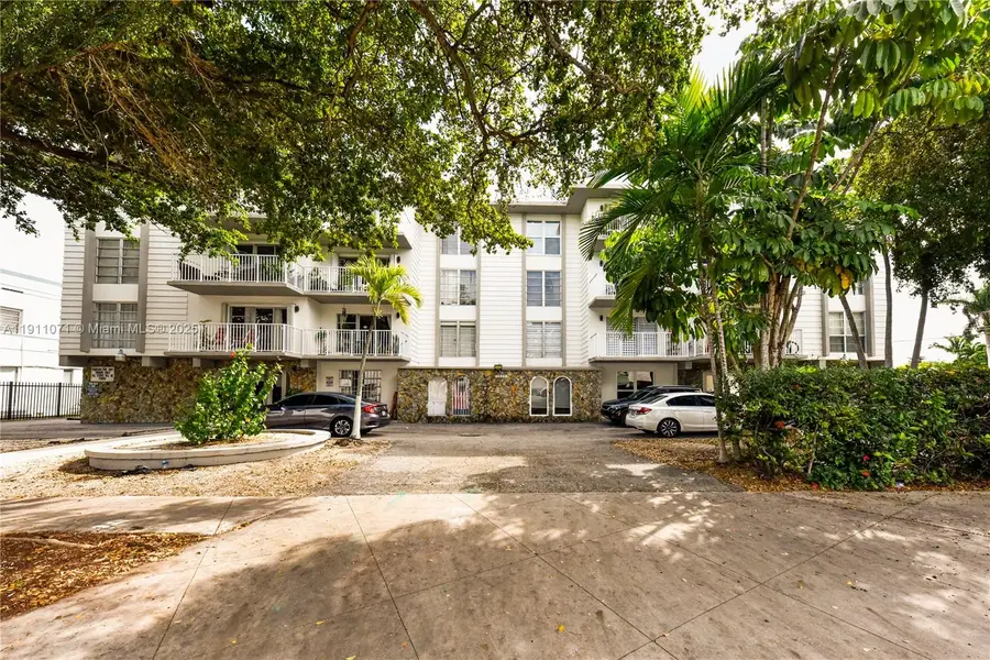 1220 71st St #16, Miami Beach, FL 33141 - Image #2