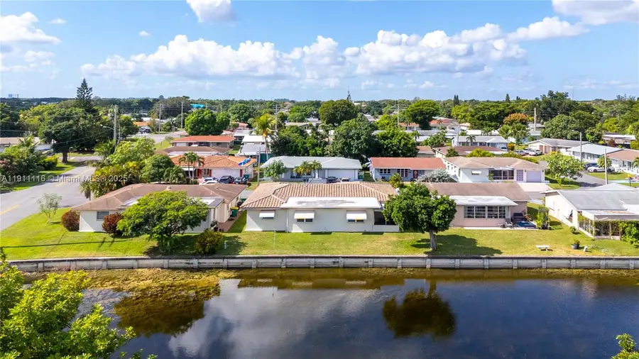 6102 NW 68th Ter, Tamarac, FL 33321 - Image #2