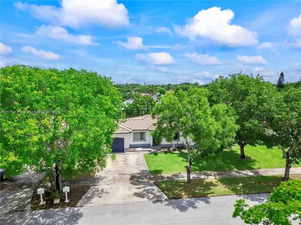 12661 SW 222nd Ter, Miami, FL 33170