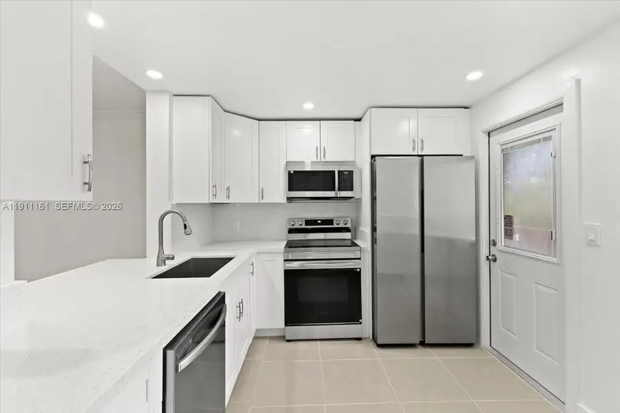 319 NE 14th Ave #201, Hallandale Beach, FL 33009 - Image #3