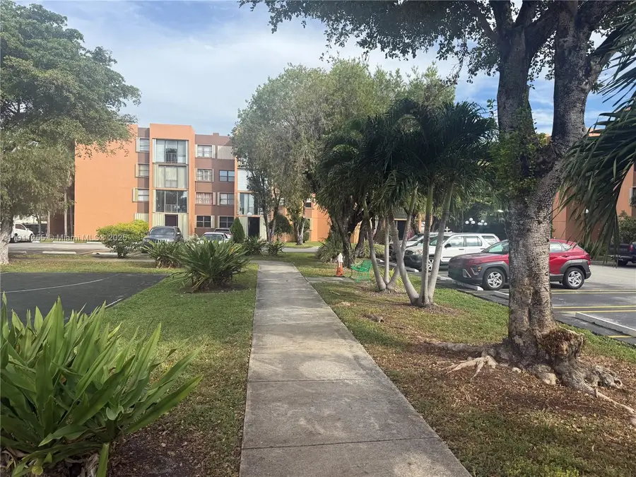 9420 W Flagler St #104, Miami, FL 33174 - Image #3