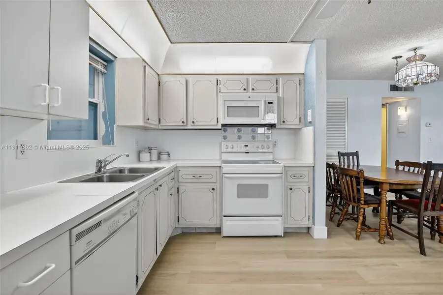 1354 N 12th Ct #11B, Hollywood, FL 33019 - Image #3