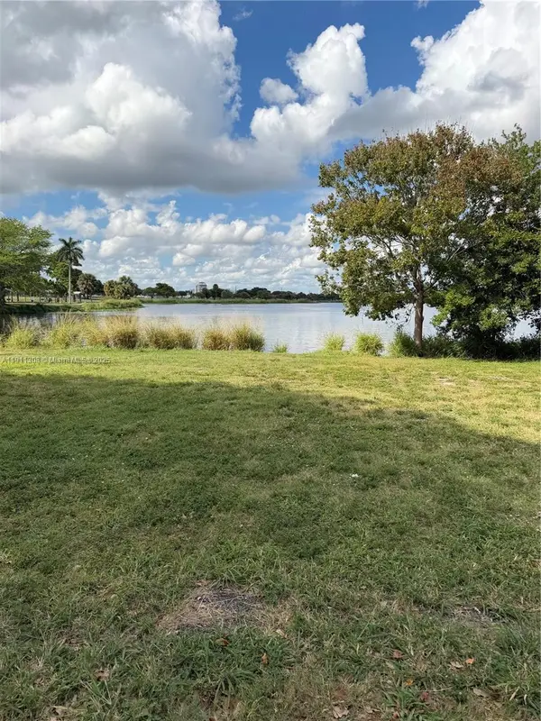 2286 Lake Osborne Dr #16, Lake Worth, FL 33461