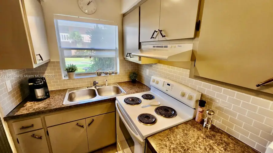 160 NE 8th Ave #21A, Hallandale Beach, FL 33009 - Image #3