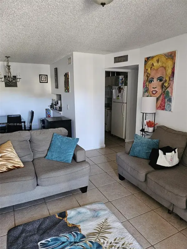1838 Abbey Rd #208, West Palm Beach, FL 33415
