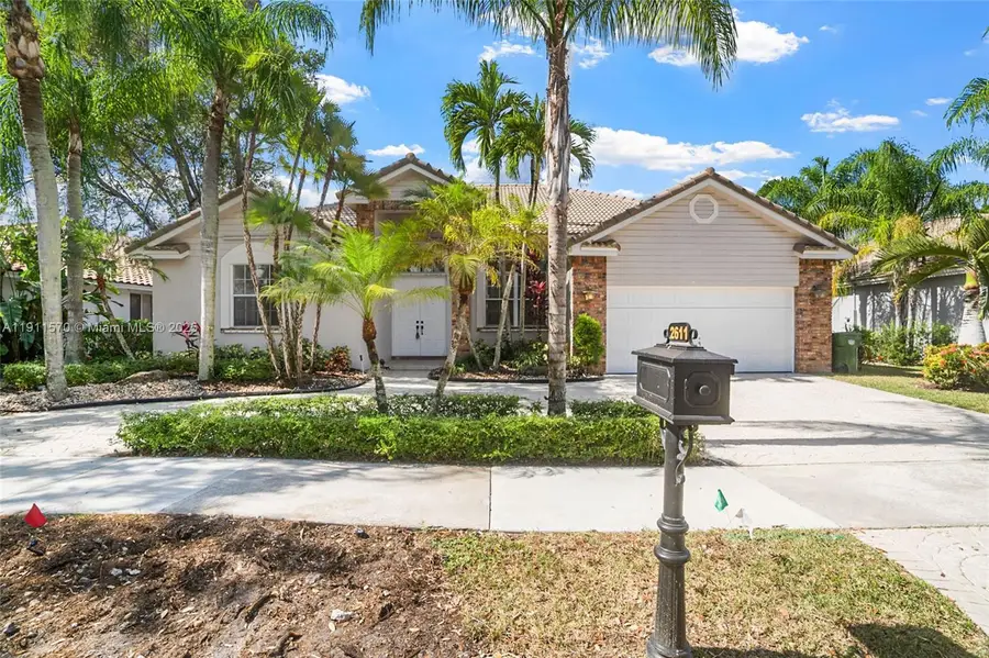 2611 Oakbrook Ln, Weston, FL 33332 - Image #2