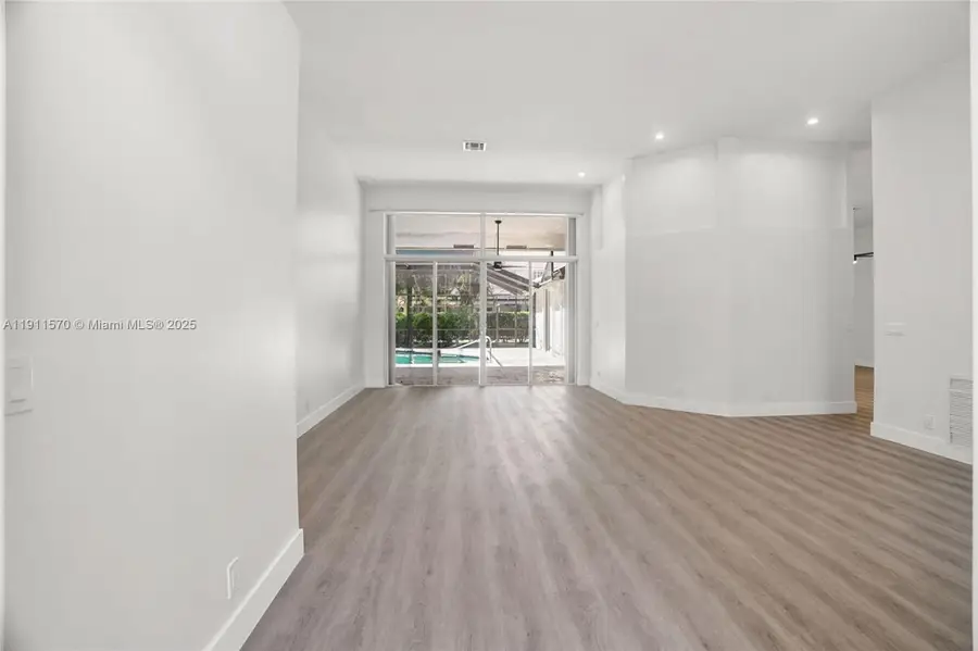 2611 Oakbrook Ln, Weston, FL 33332 - Image #3