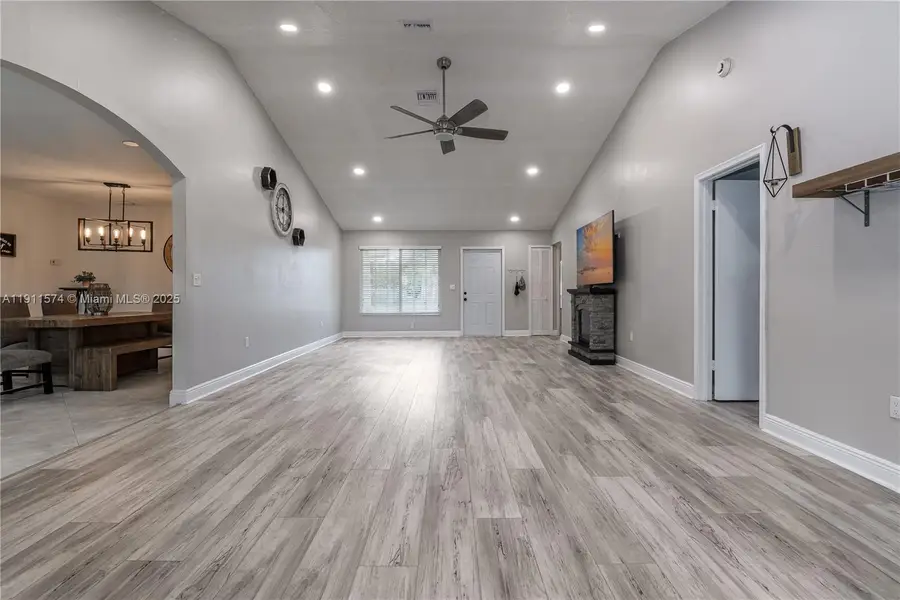 11710 NW 41st St, Sunrise, FL 33323 - Image #2