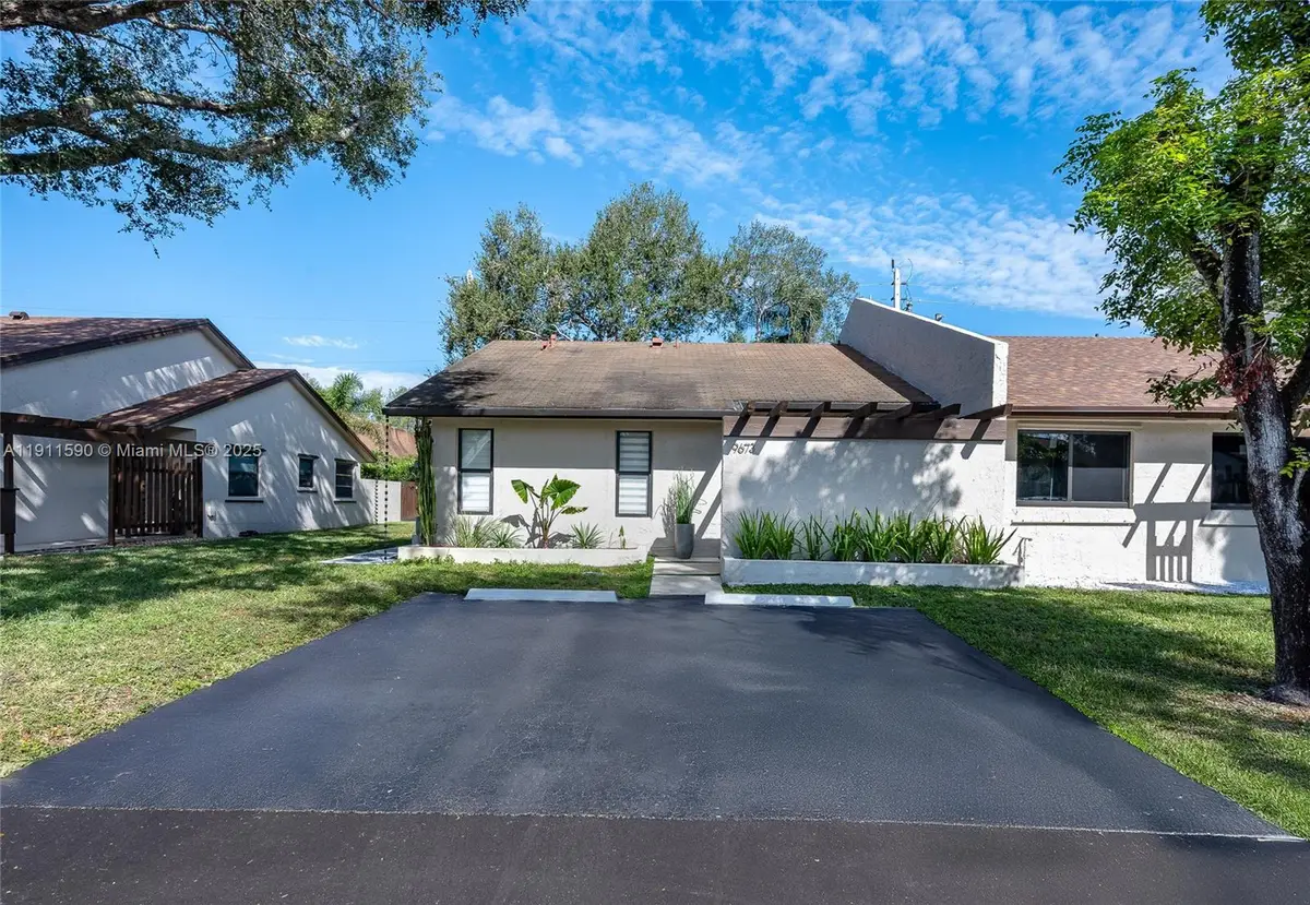 9673 NW 16th Ct, Pembroke Pines, FL 33024 - Image #1