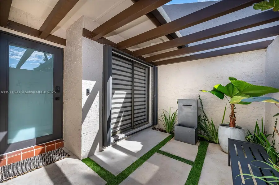 9673 NW 16th Ct, Pembroke Pines, FL 33024 - Image #2