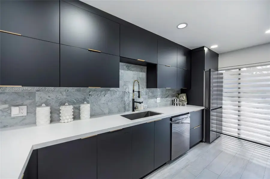 9673 NW 16th Ct, Pembroke Pines, FL 33024 - Image #3