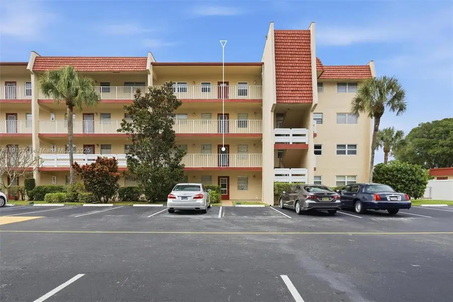 1035 Country Club Dr #208, Margate, FL 33063 - Image #2
