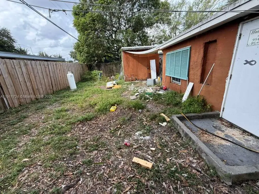 6036 SW 40th Ct, Miramar, FL 33023 - Image #2