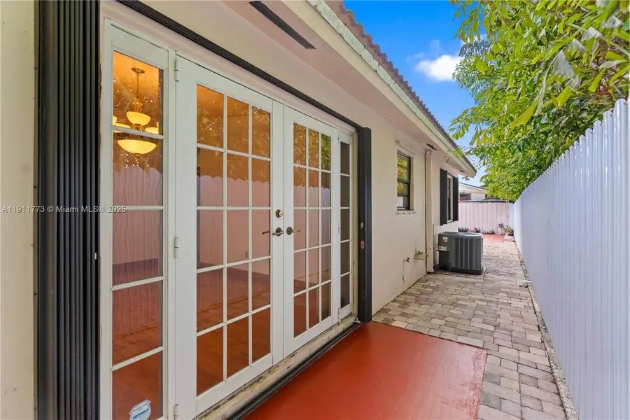 13514 SW 27th St, Miami, FL 33175 - Image #3